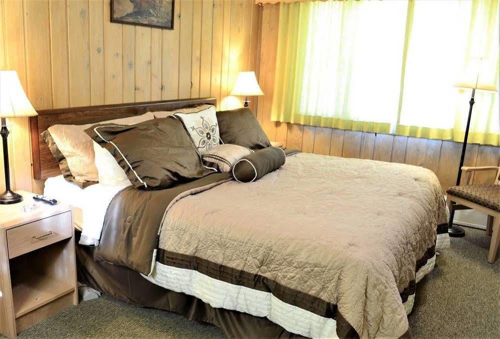 Royal Motel Ironwood Bagian luar foto