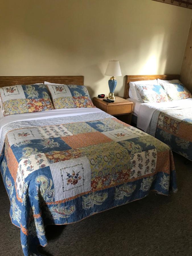 Royal Motel Ironwood Bagian luar foto